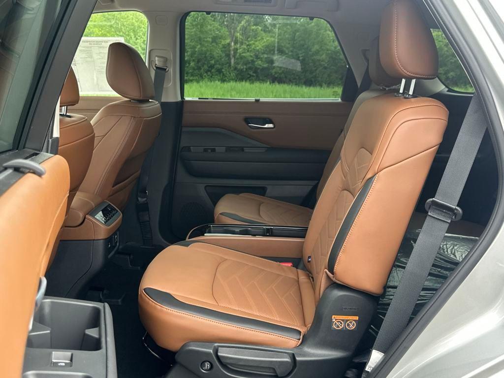 new 2025 Nissan Pathfinder car, priced at $49,885