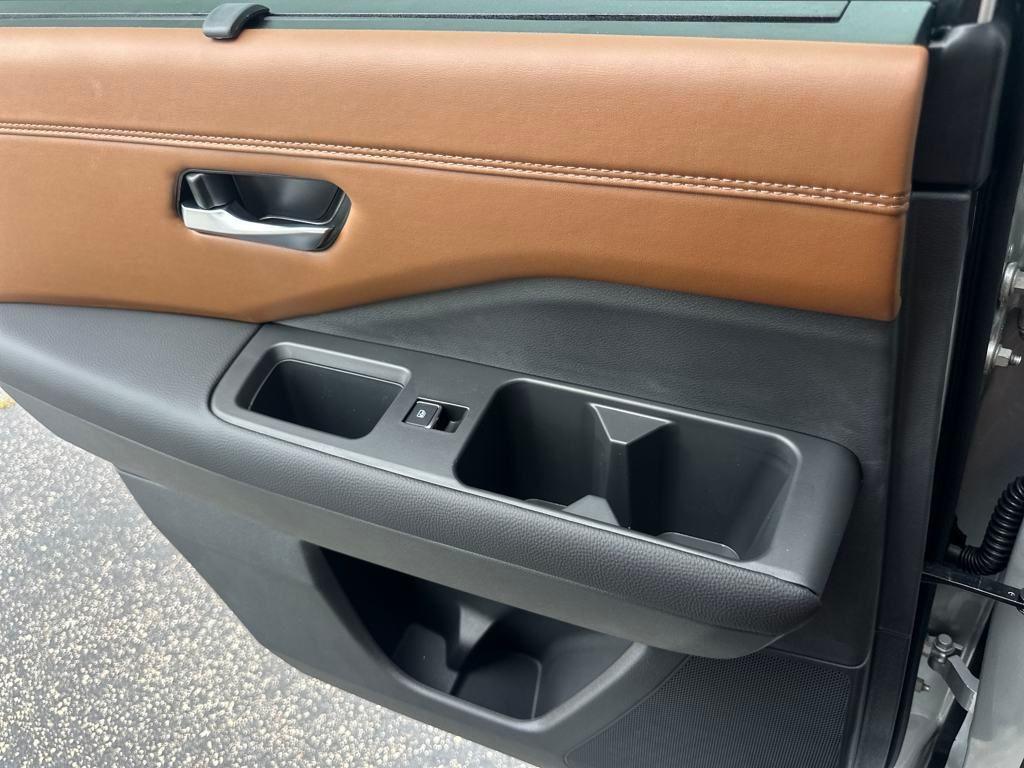 new 2025 Nissan Pathfinder car, priced at $49,885