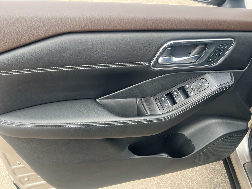 used 2022 Nissan Rogue car, priced at $32,092