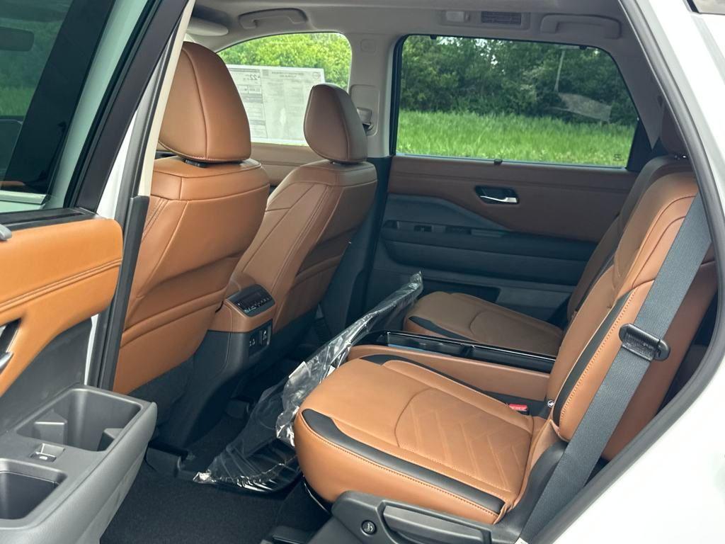 new 2025 Nissan Pathfinder car, priced at $50,285