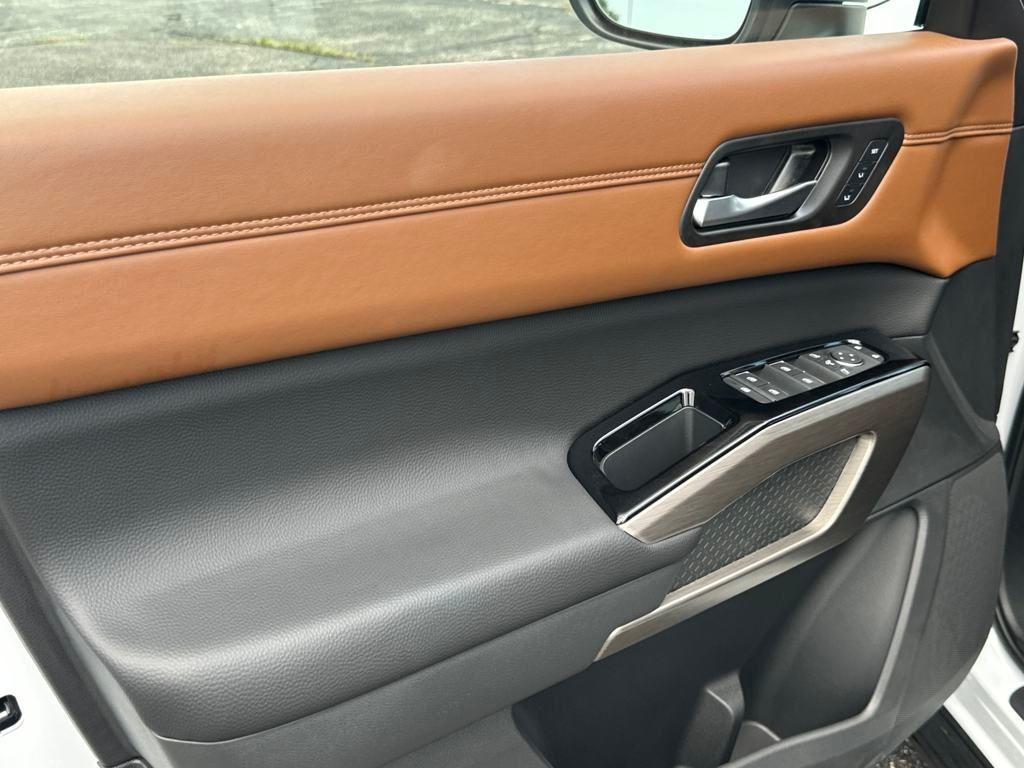new 2025 Nissan Pathfinder car, priced at $50,285
