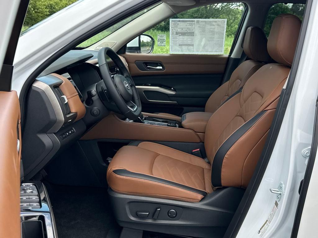 new 2025 Nissan Pathfinder car, priced at $50,285