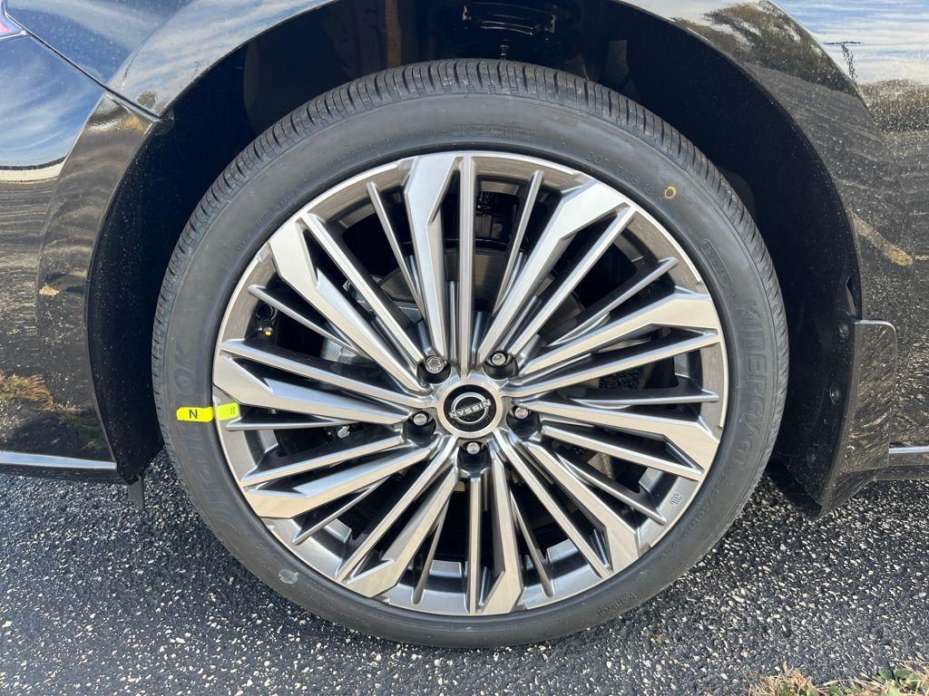 new 2025 Nissan Altima car, priced at $33,824