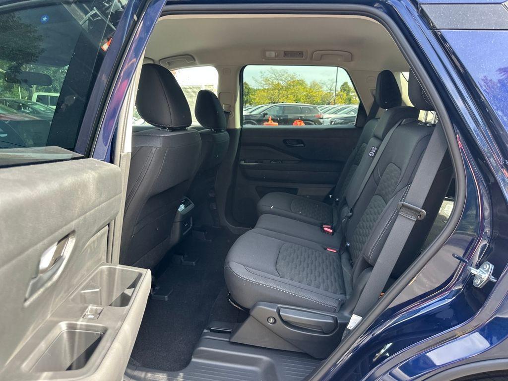 new 2025 Nissan Pathfinder car, priced at $40,083
