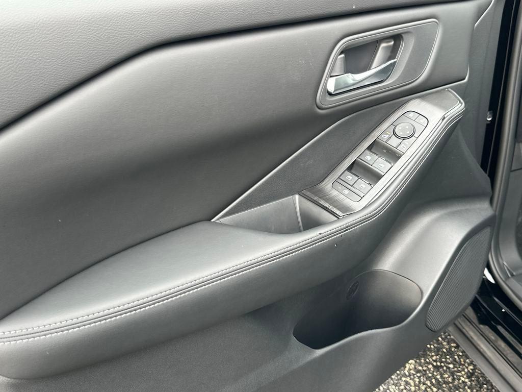 new 2025 Nissan Rogue car, priced at $31,328