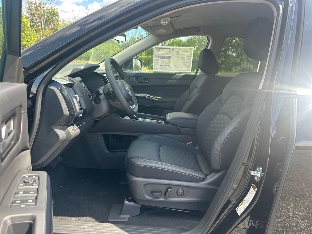 new 2025 Nissan Pathfinder car, priced at $40,580