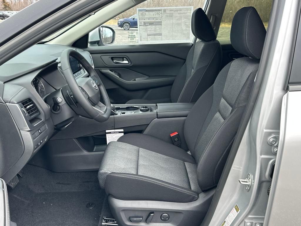 new 2025 Nissan Rogue car, priced at $31,328
