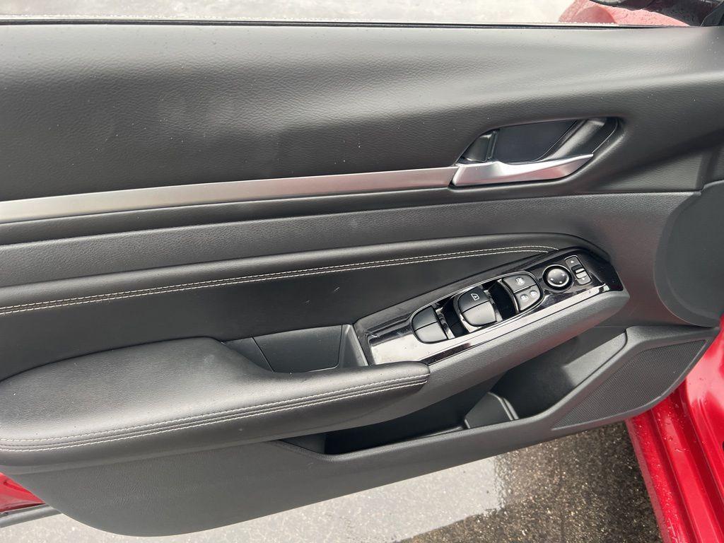 used 2023 Nissan Altima car, priced at $25,999