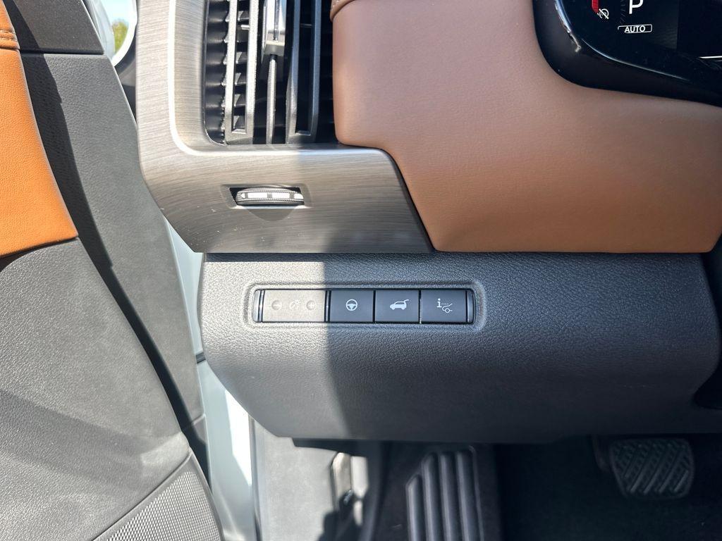 new 2025 Nissan Pathfinder car, priced at $49,451