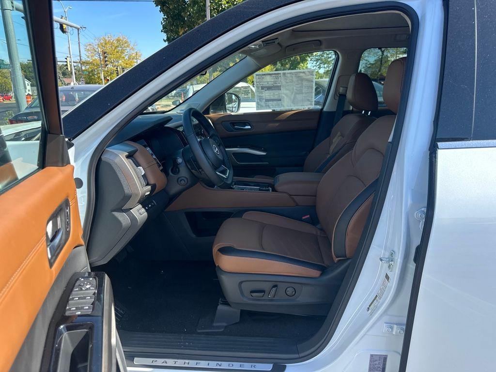 new 2025 Nissan Pathfinder car, priced at $49,451