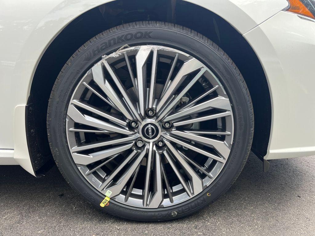 new 2025 Nissan Altima car, priced at $33,213