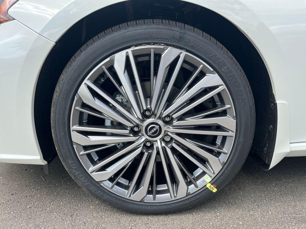 new 2025 Nissan Altima car, priced at $33,213