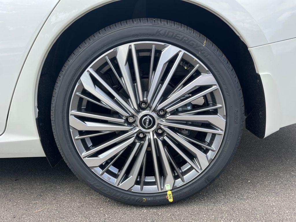 new 2025 Nissan Altima car, priced at $33,213