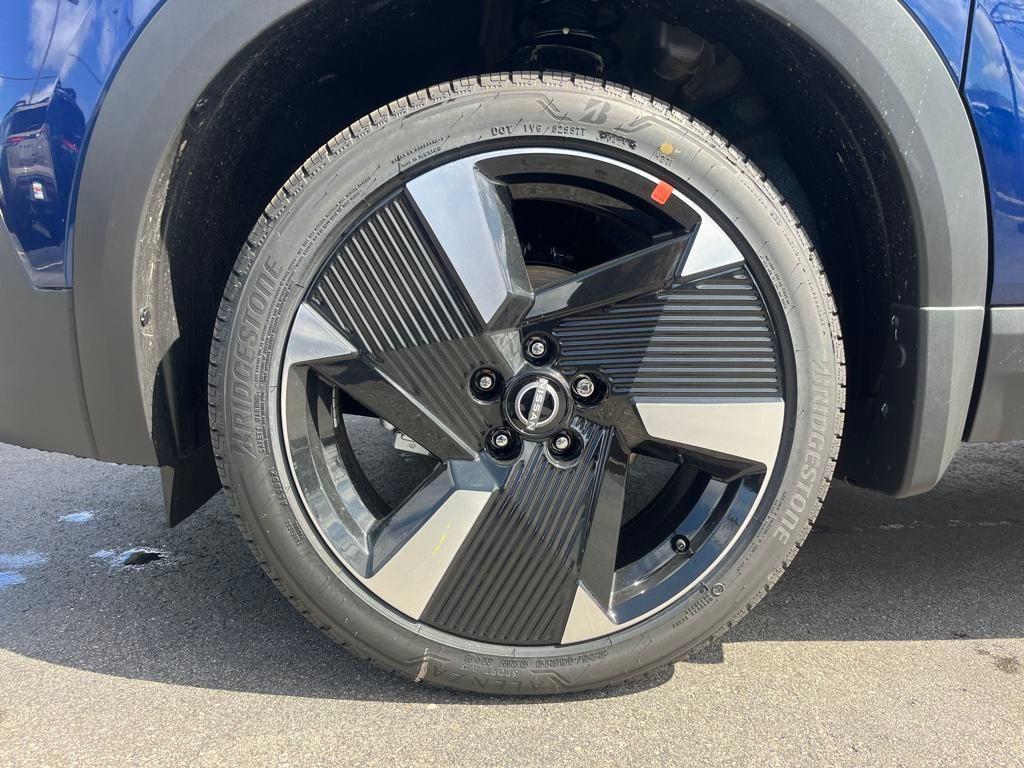 new 2025 Nissan Kicks car, priced at $28,264
