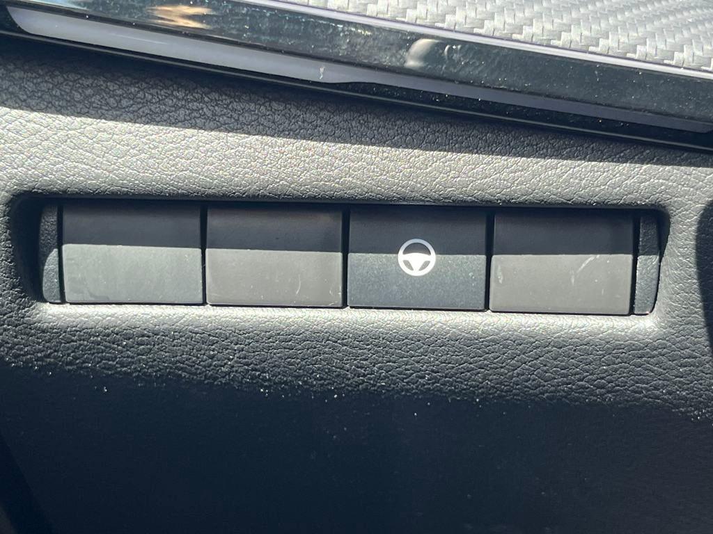 new 2025 Nissan Kicks car, priced at $28,264