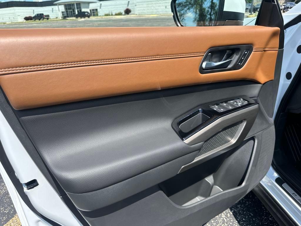 new 2025 Nissan Pathfinder car, priced at $50,285