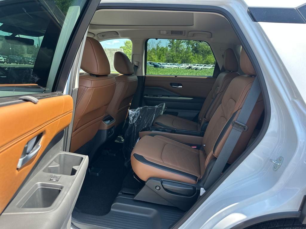 new 2025 Nissan Pathfinder car, priced at $50,285
