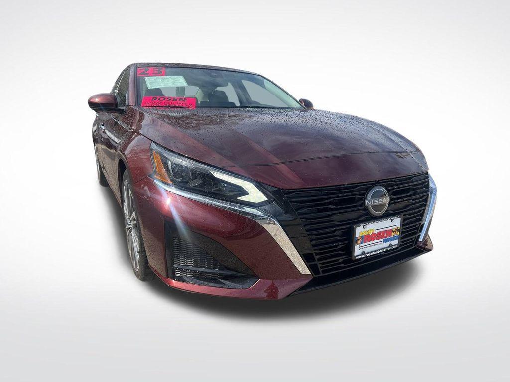 used 2023 Nissan Altima car, priced at $25,999
