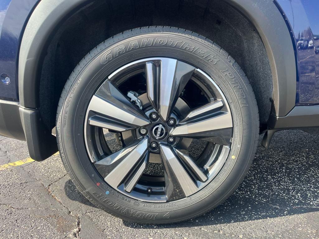new 2025 Nissan Rogue car, priced at $40,254