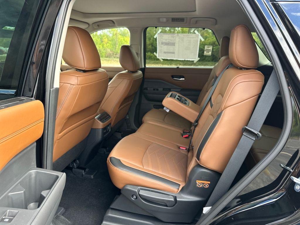 new 2025 Nissan Pathfinder car, priced at $49,422