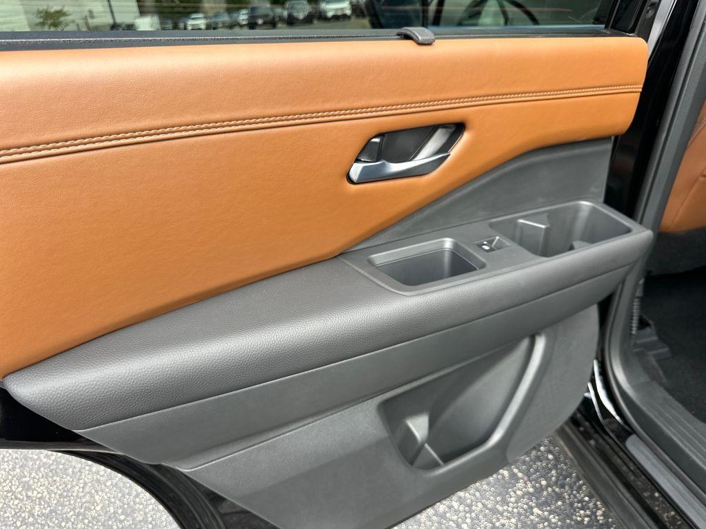 new 2025 Nissan Pathfinder car, priced at $49,422