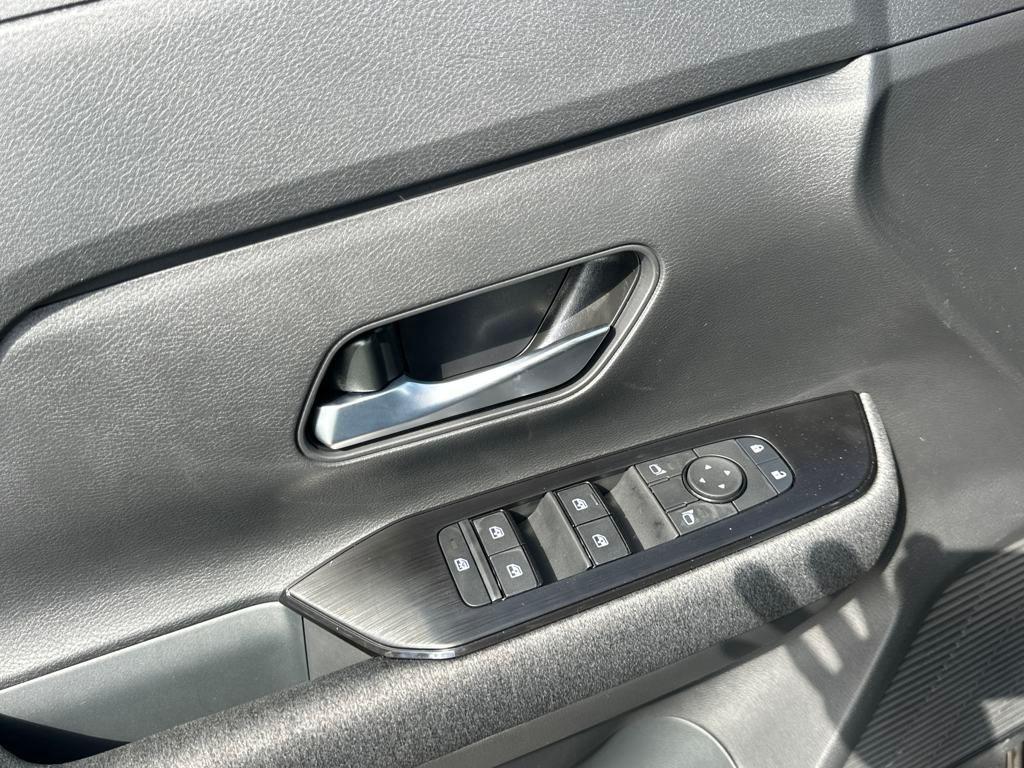 new 2025 Nissan Kicks car, priced at $27,079