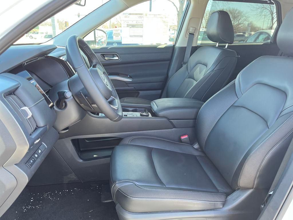 new 2025 Nissan Pathfinder car, priced at $42,921