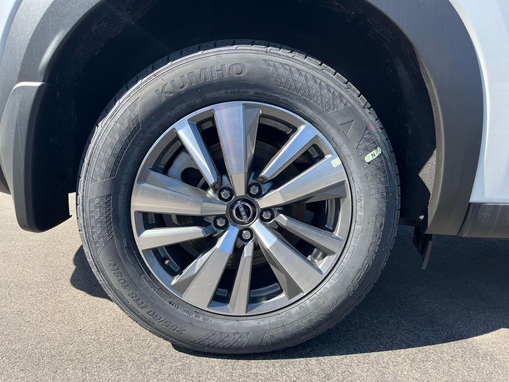 new 2025 Nissan Pathfinder car, priced at $42,921