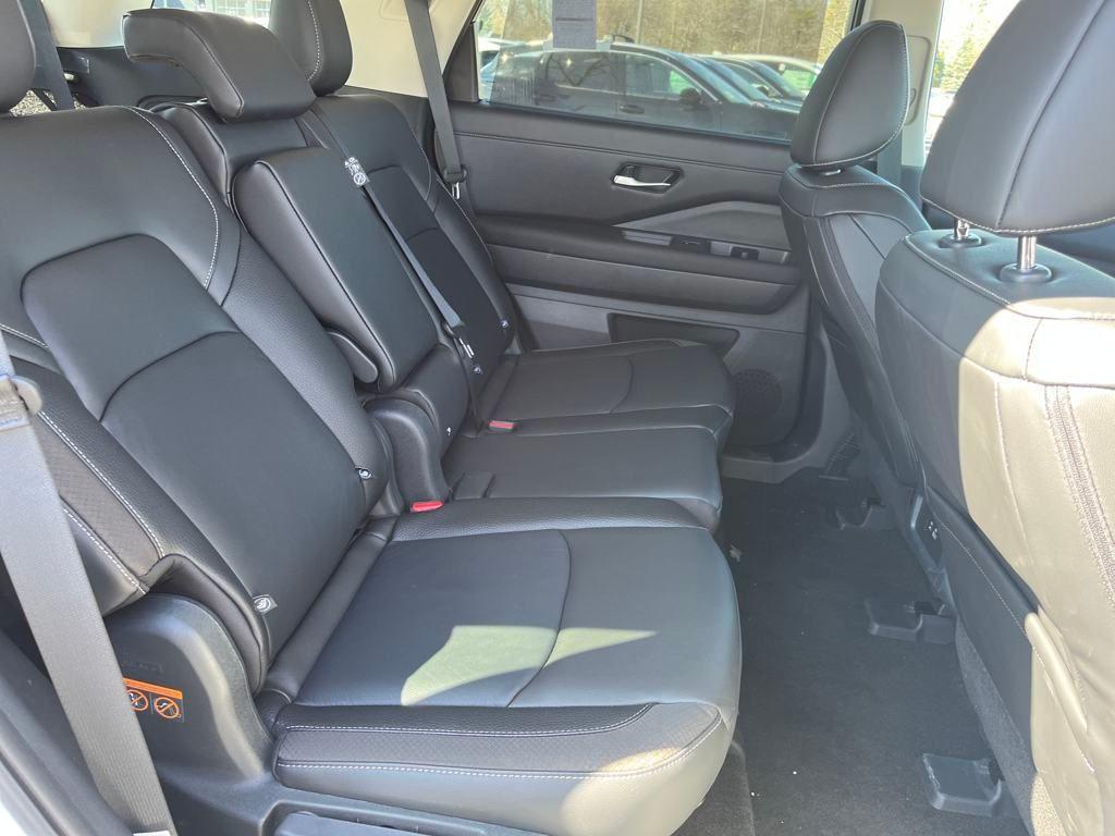 new 2025 Nissan Pathfinder car, priced at $42,921