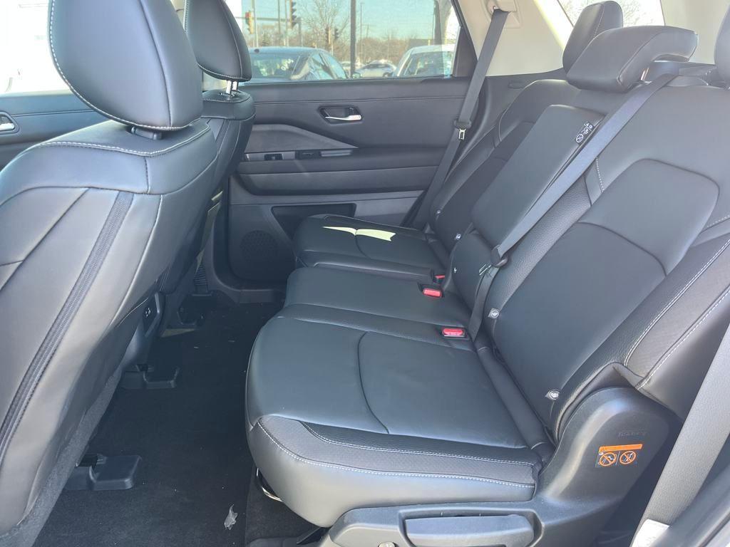 new 2025 Nissan Pathfinder car, priced at $42,921