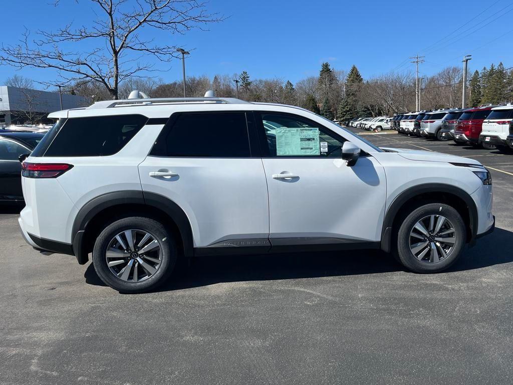 new 2025 Nissan Pathfinder car, priced at $42,921