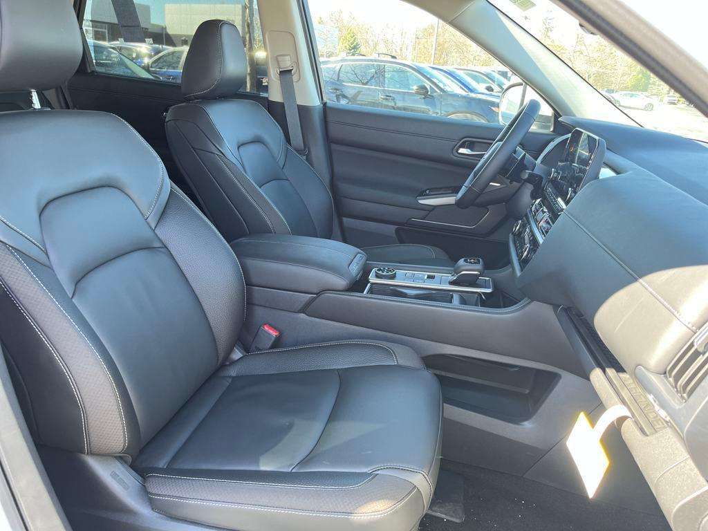 new 2025 Nissan Pathfinder car, priced at $42,921