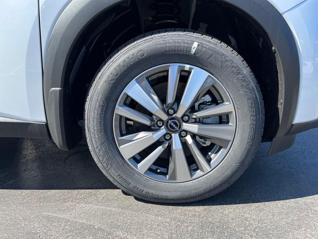 new 2025 Nissan Pathfinder car, priced at $42,921