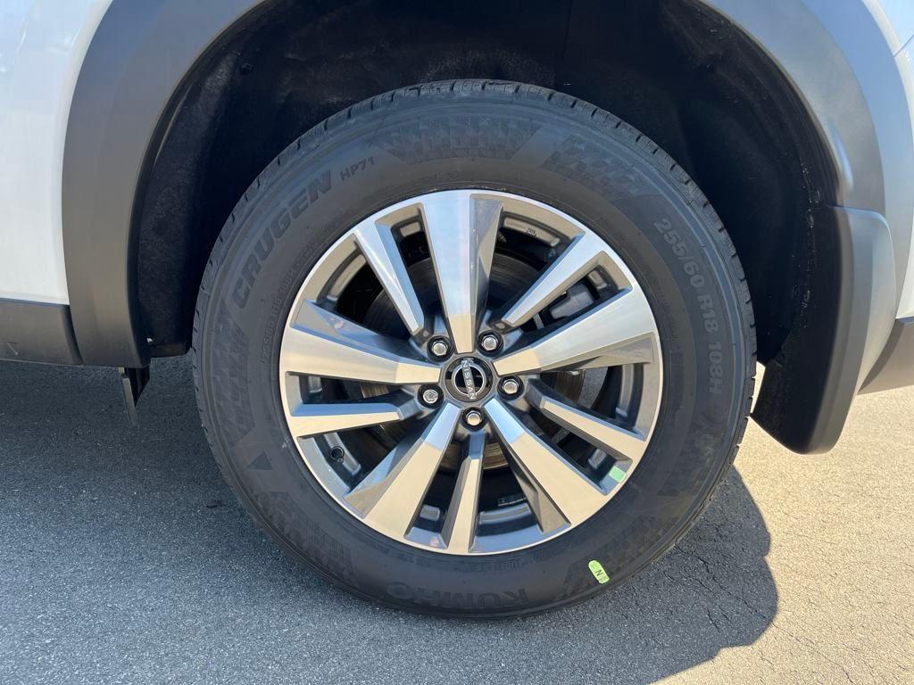 new 2025 Nissan Pathfinder car, priced at $42,921
