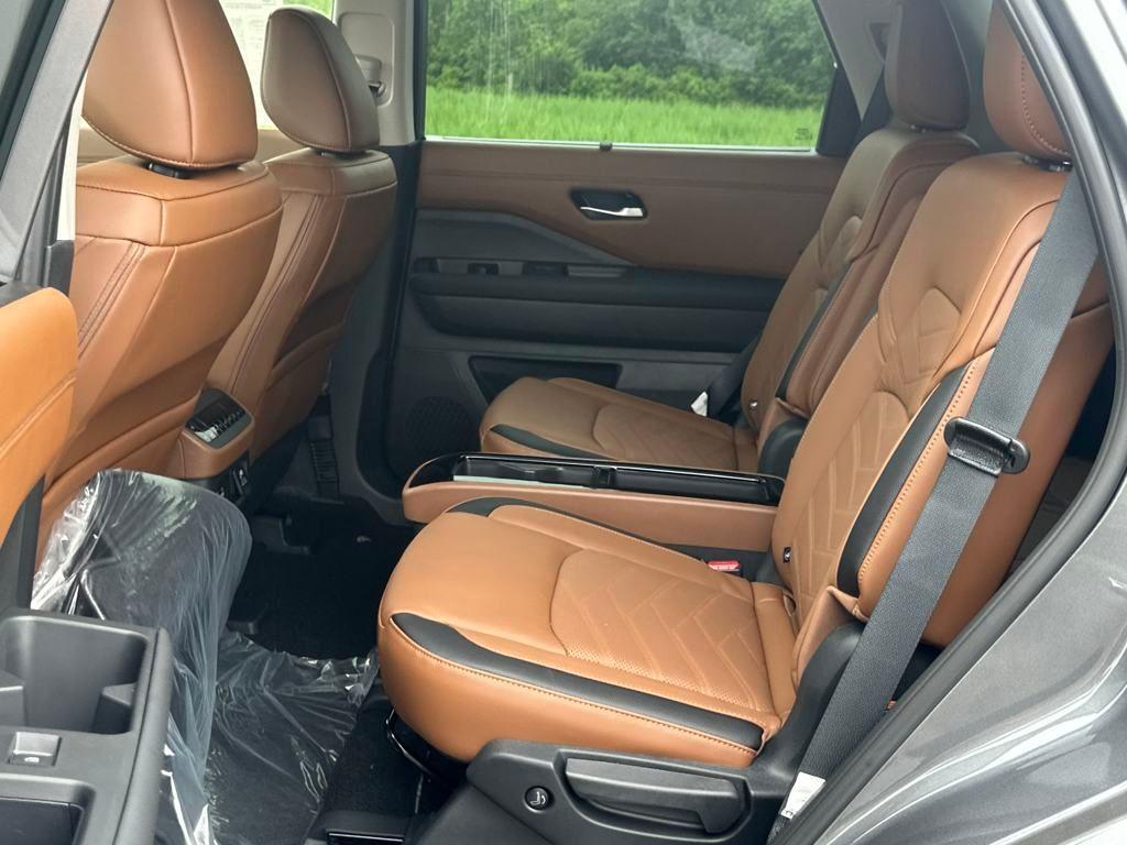 new 2025 Nissan Pathfinder car, priced at $49,885