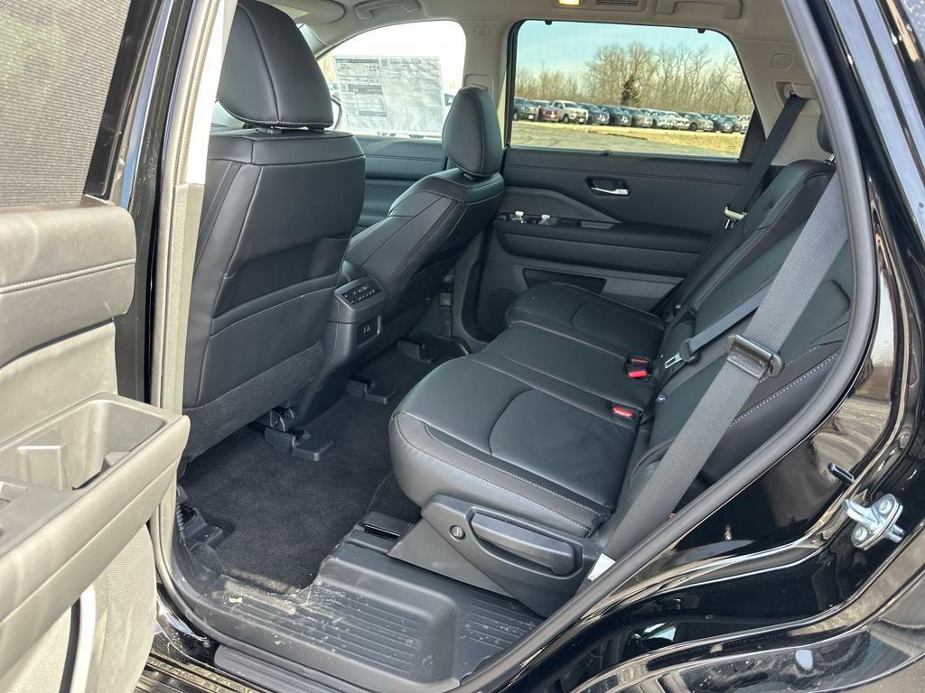 new 2025 Nissan Pathfinder car, priced at $43,290