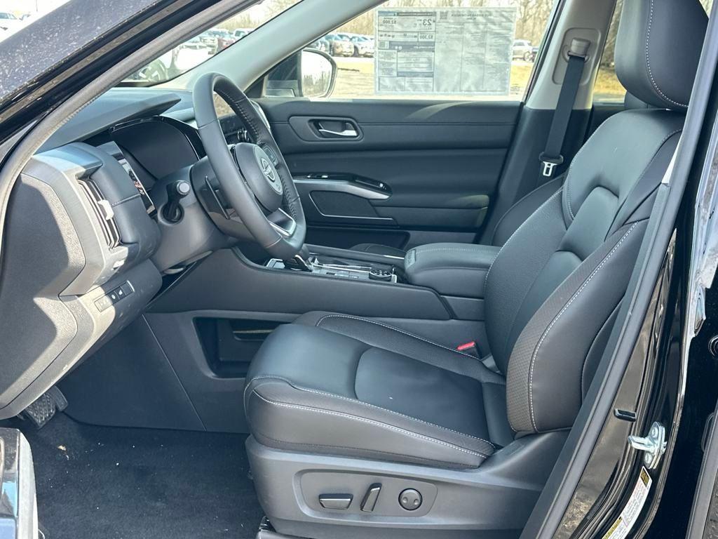 new 2025 Nissan Pathfinder car, priced at $43,290