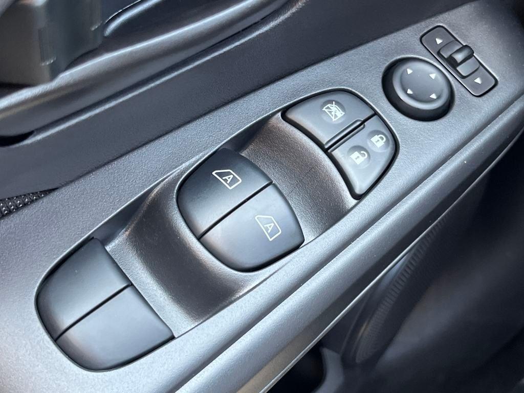 new 2025 Nissan Kicks Play car, priced at $22,057