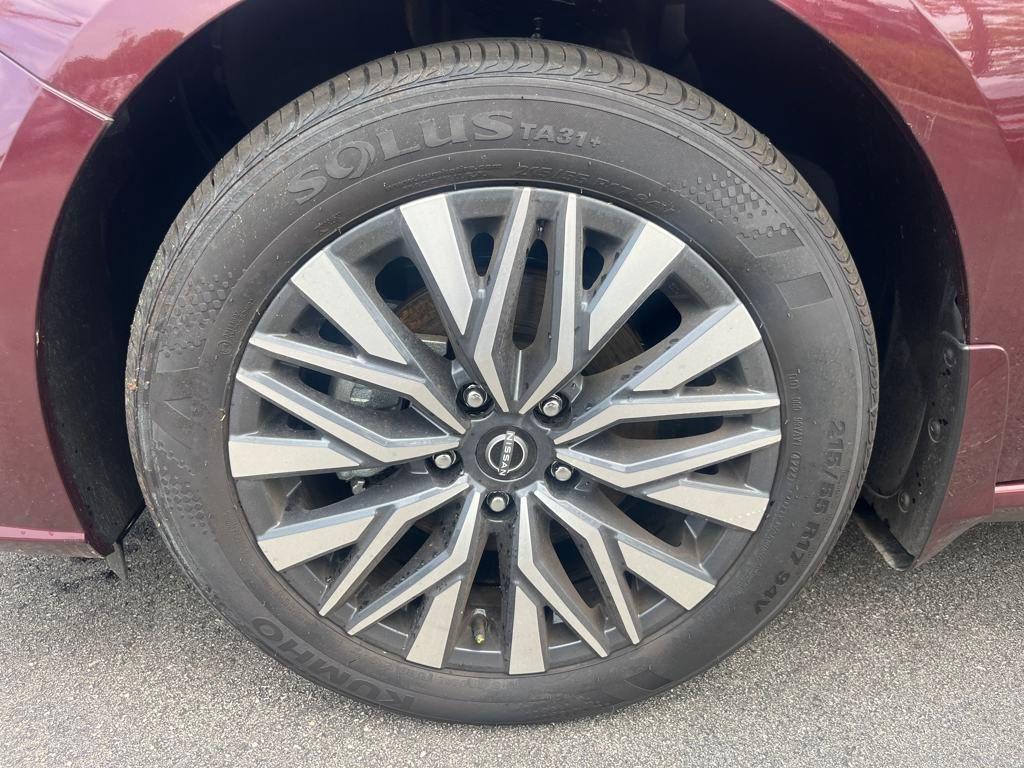 new 2025 Nissan Altima car, priced at $30,777