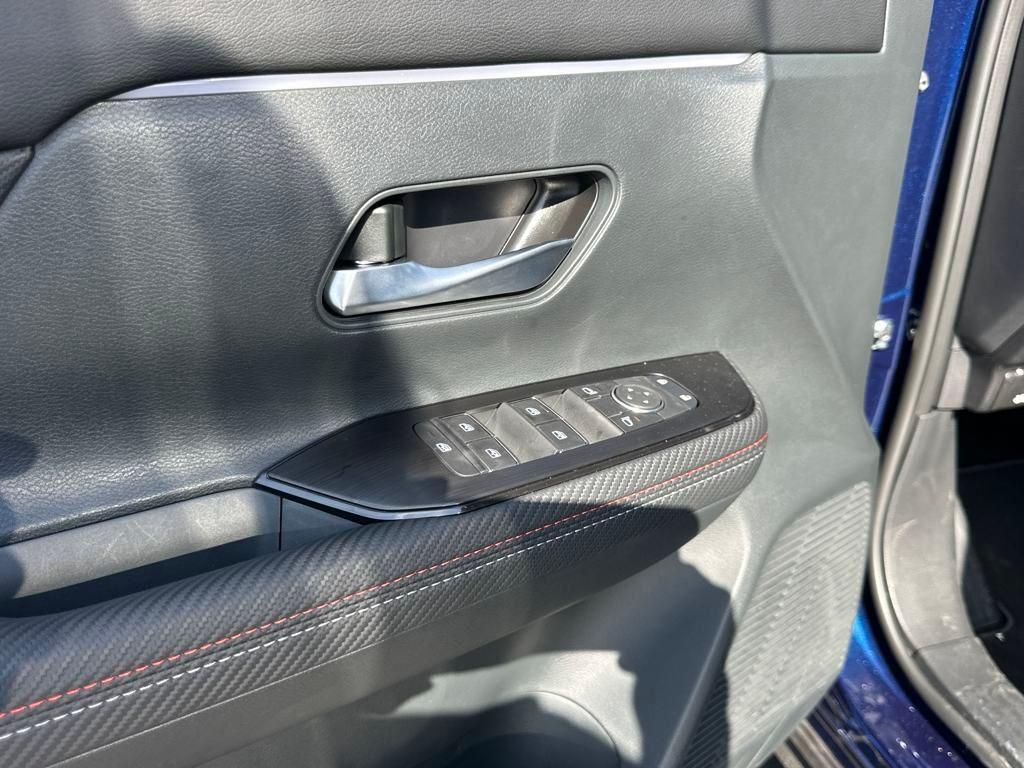 new 2025 Nissan Kicks car, priced at $27,889