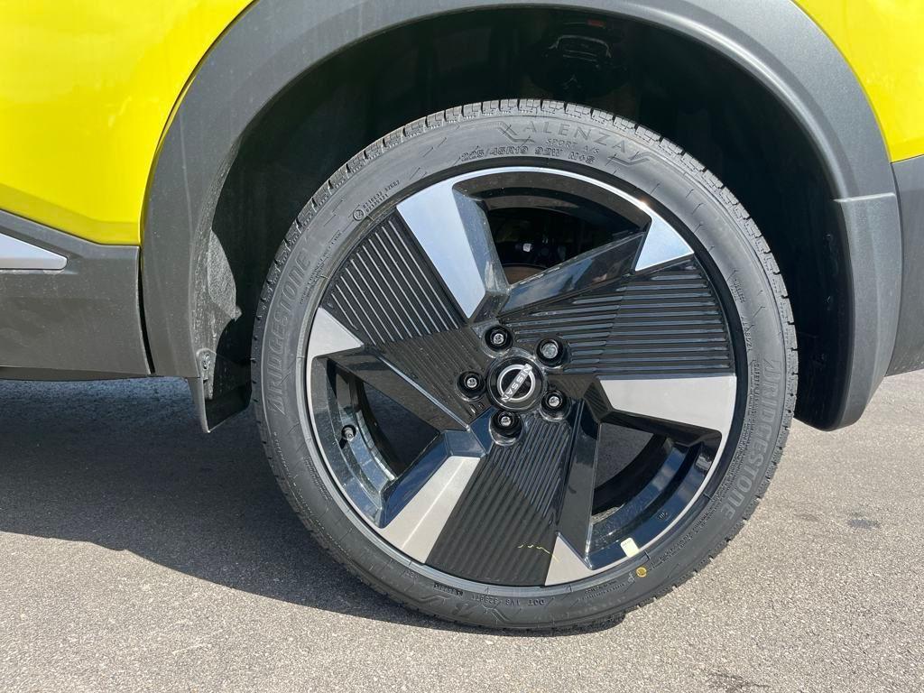 new 2025 Nissan Kicks car, priced at $28,327