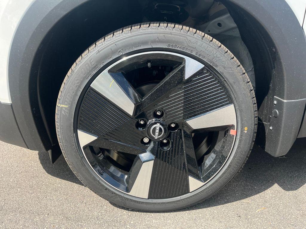 new 2025 Nissan Kicks car, priced at $29,912