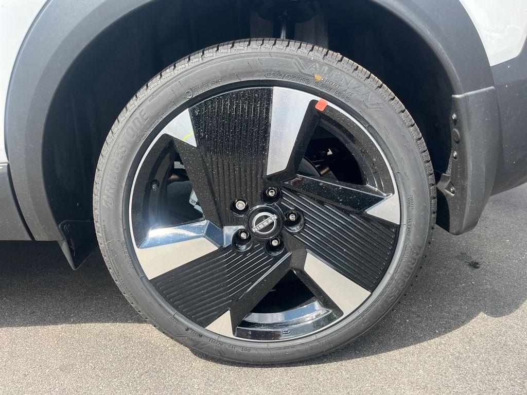 new 2025 Nissan Kicks car, priced at $29,912