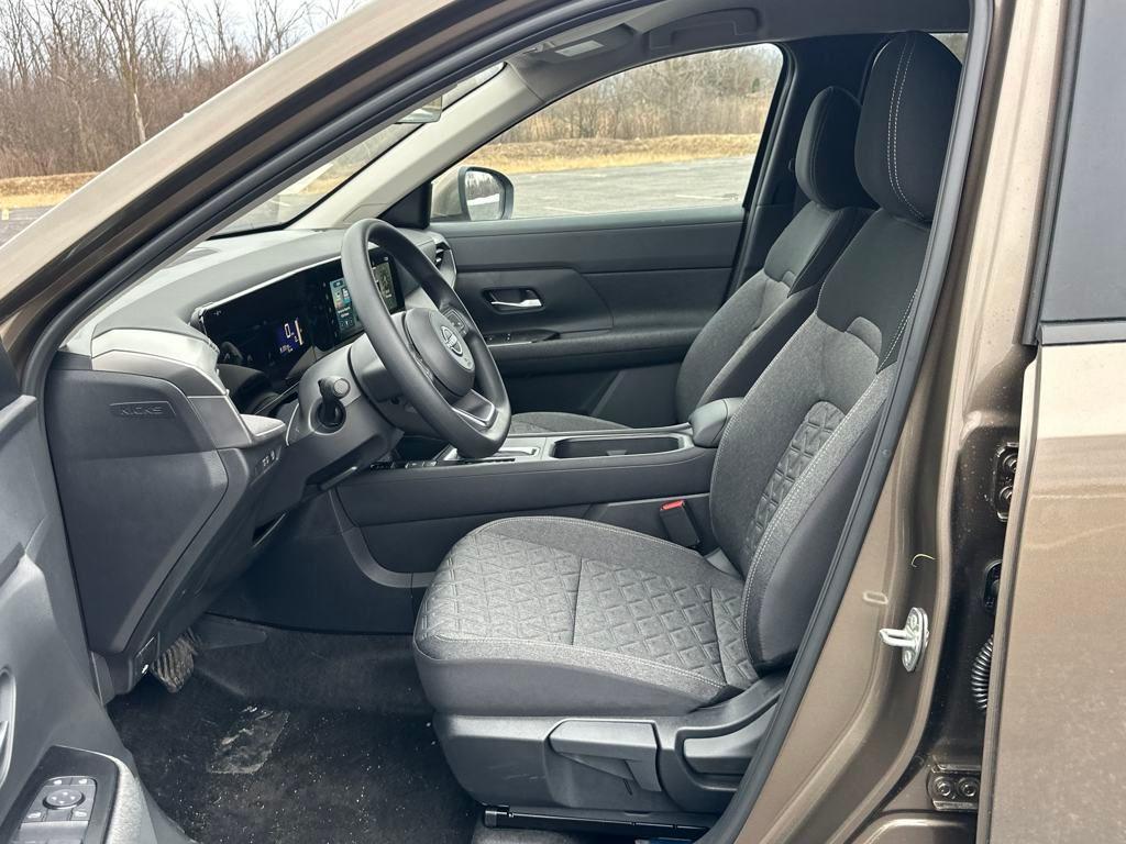 new 2025 Nissan Kicks car, priced at $25,892