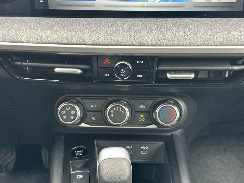 new 2025 Nissan Kicks car, priced at $25,892