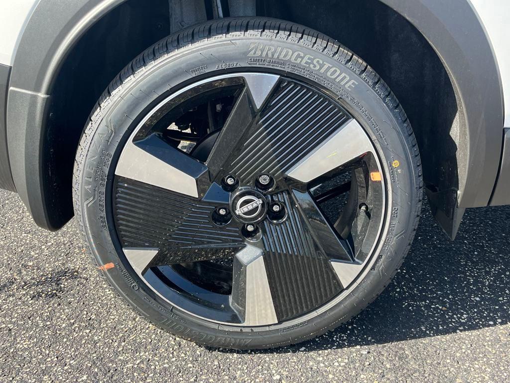 new 2025 Nissan Kicks car, priced at $28,035