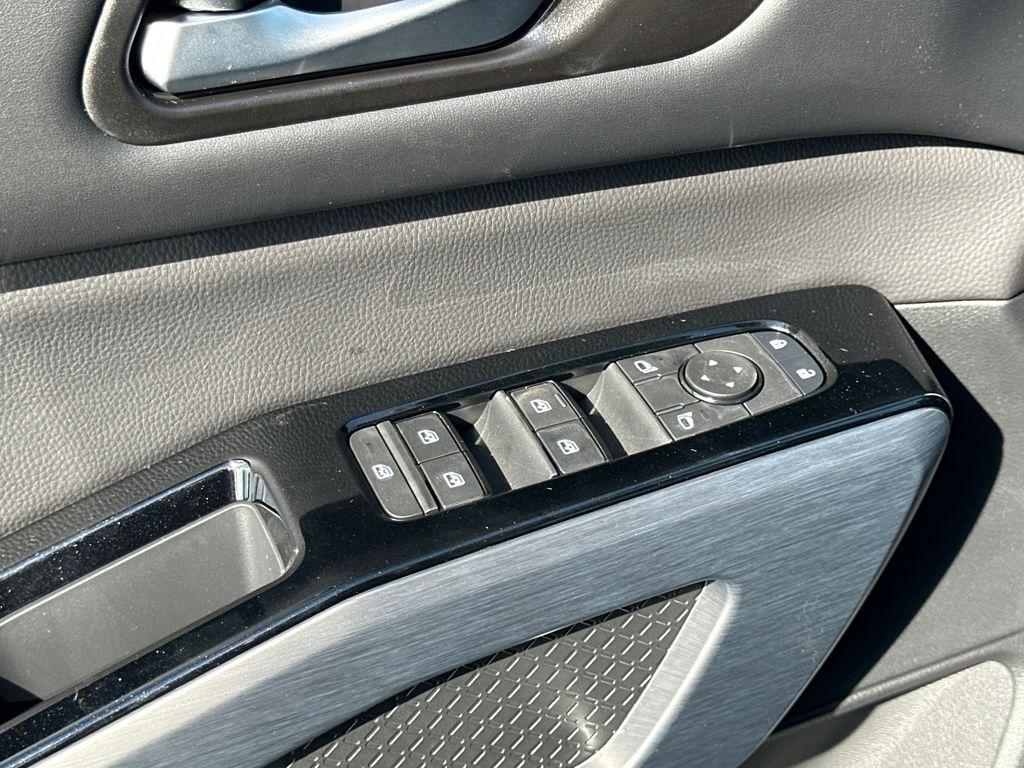new 2025 Nissan Pathfinder car, priced at $43,641