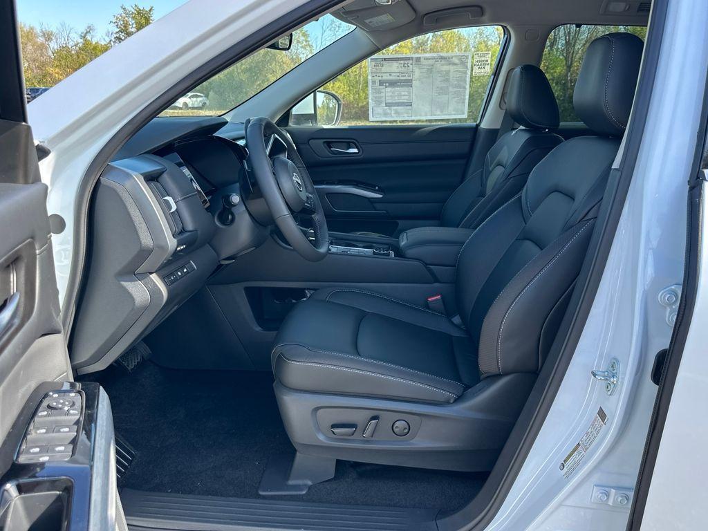 new 2025 Nissan Pathfinder car, priced at $43,641