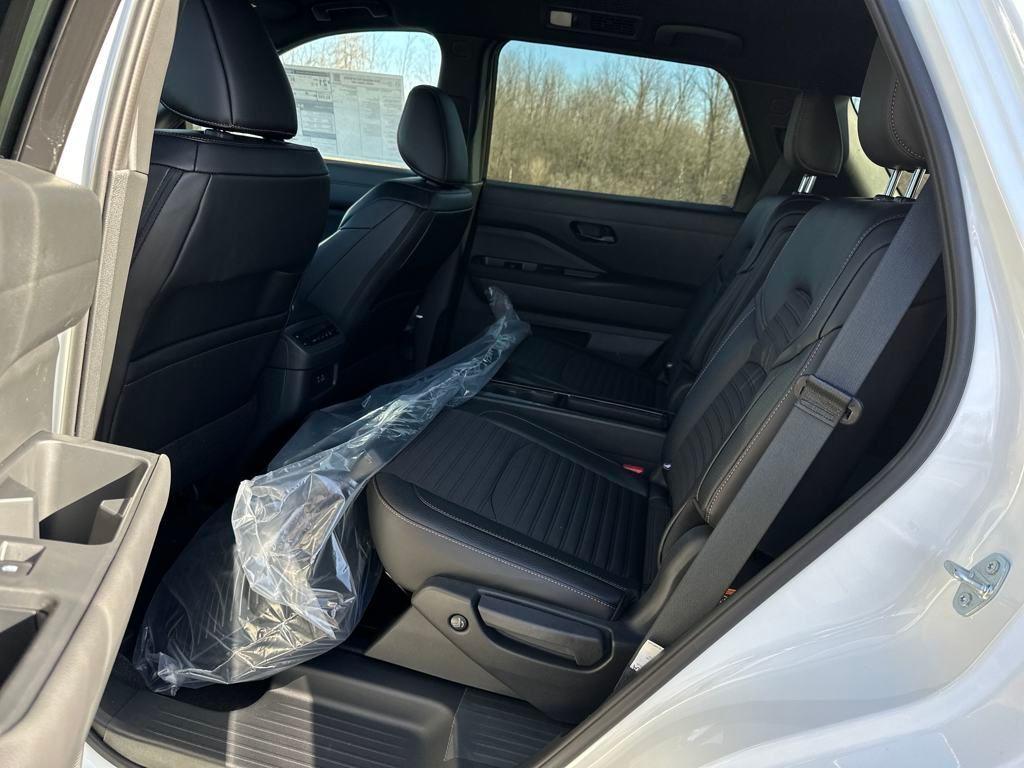 new 2025 Nissan Pathfinder car, priced at $42,305