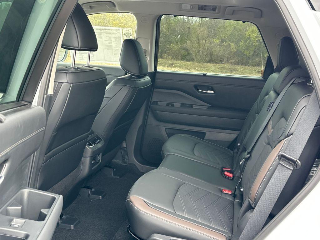 new 2025 Nissan Pathfinder car, priced at $49,582